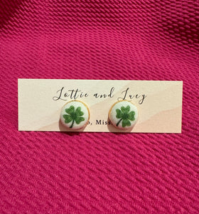 Clover button earrings