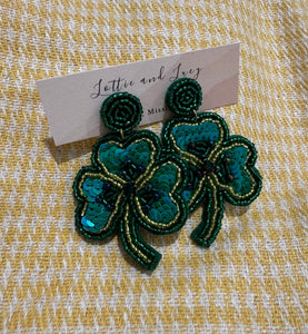 Clover beaded earrings