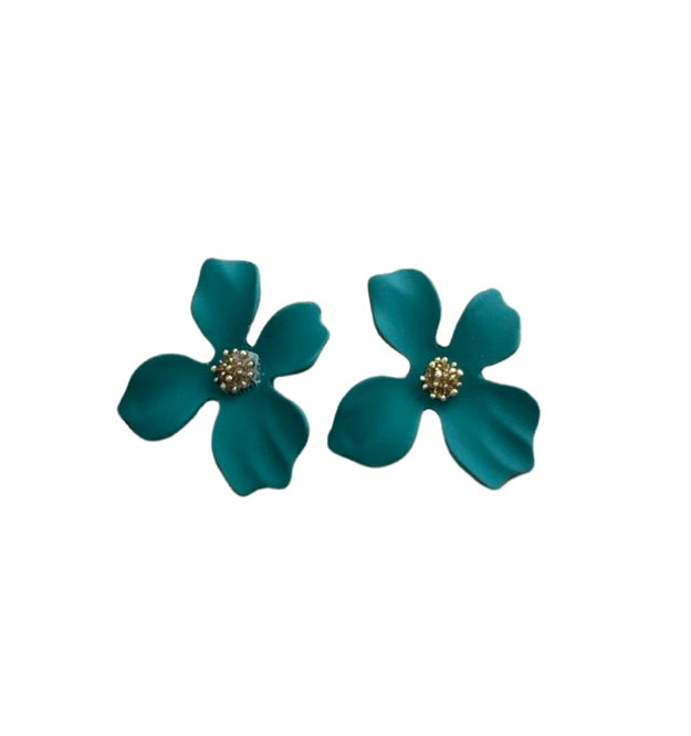 Dogwood stud earrings