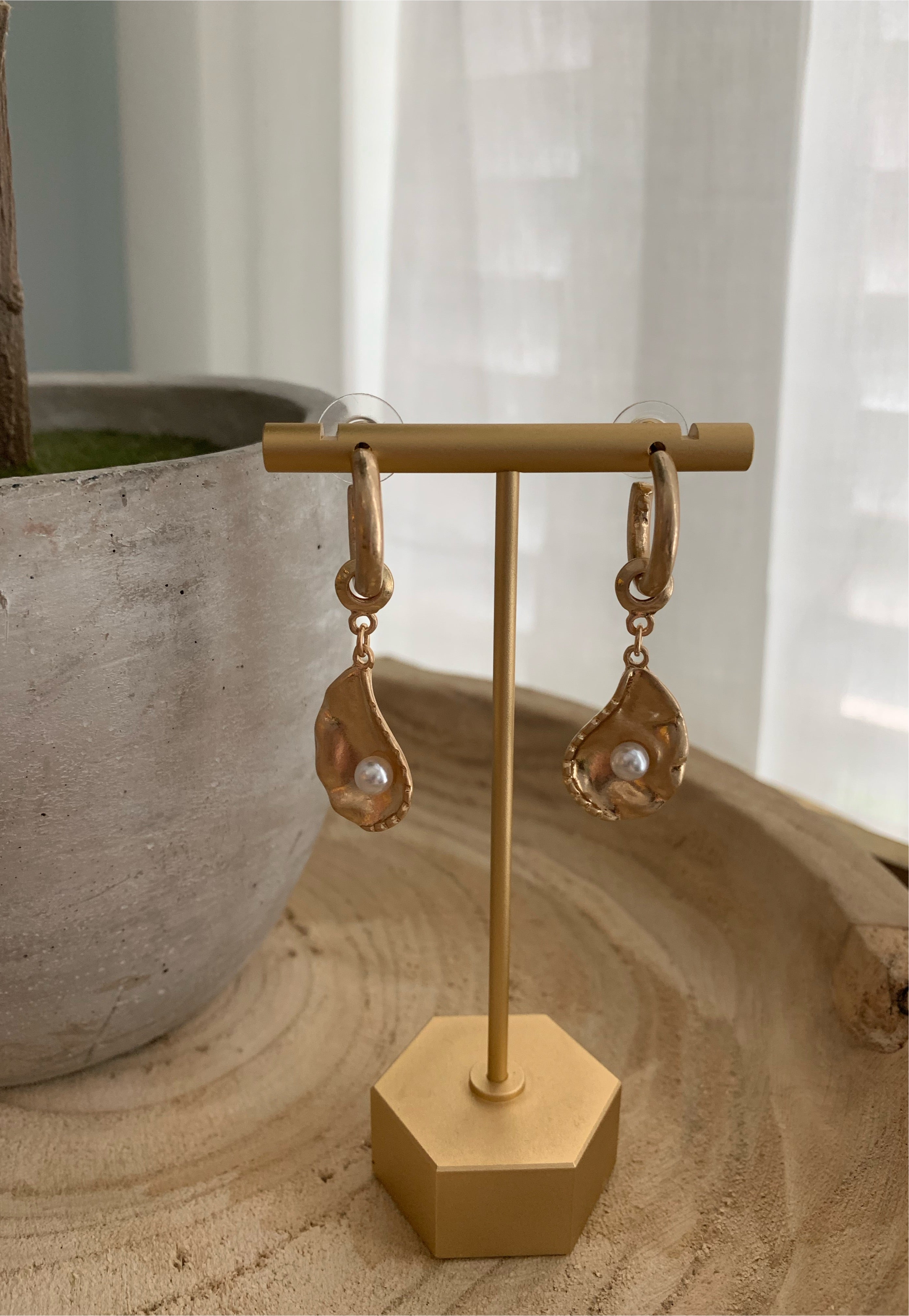 Oyster pearl dangle hoops