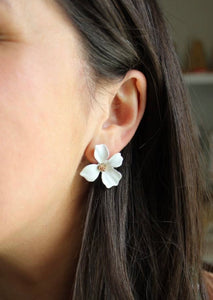 Dogwood stud earrings